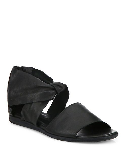 LD Tuttle - The Warp Leather Flat Sandals